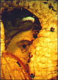 Зелёная прокладка (санкирь), желтое охрение, красно-коричневые и темно-коричневые контуры, белильные света - пряди волос прически и лик ангела, на иконе «Рождество Христово» (начало XV в.) из Праздничного ряда иконостаса Благовещенского собора Московского Кремля. Желтая и коричневые охры, уголь, свинцовые белила, киноварь. Фотосъемка через бинокулярный микроскоп, увеличено в 6 раз