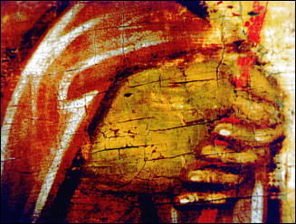 Зеленая прокладка (санкирь), желтое охрение, коричневые контуры, белильные света, киноварно-красный посох, коричнево-розовые одежды и пробела - рука архангела Гавриила на иконе «Благовещение» (начало XV в.) из Праздничного ряда иконостаса Благовещенского собора Московского Кремля. Желтая и коричневые охры, уголь, азурит, свинцовые белила, киноварь. Фотосъемка через бинокулярный микроскоп, увеличено в 6 раз